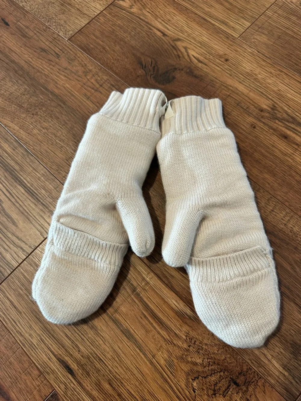 Lululemon Show Me The Sherpa Mittens Angel Wing​